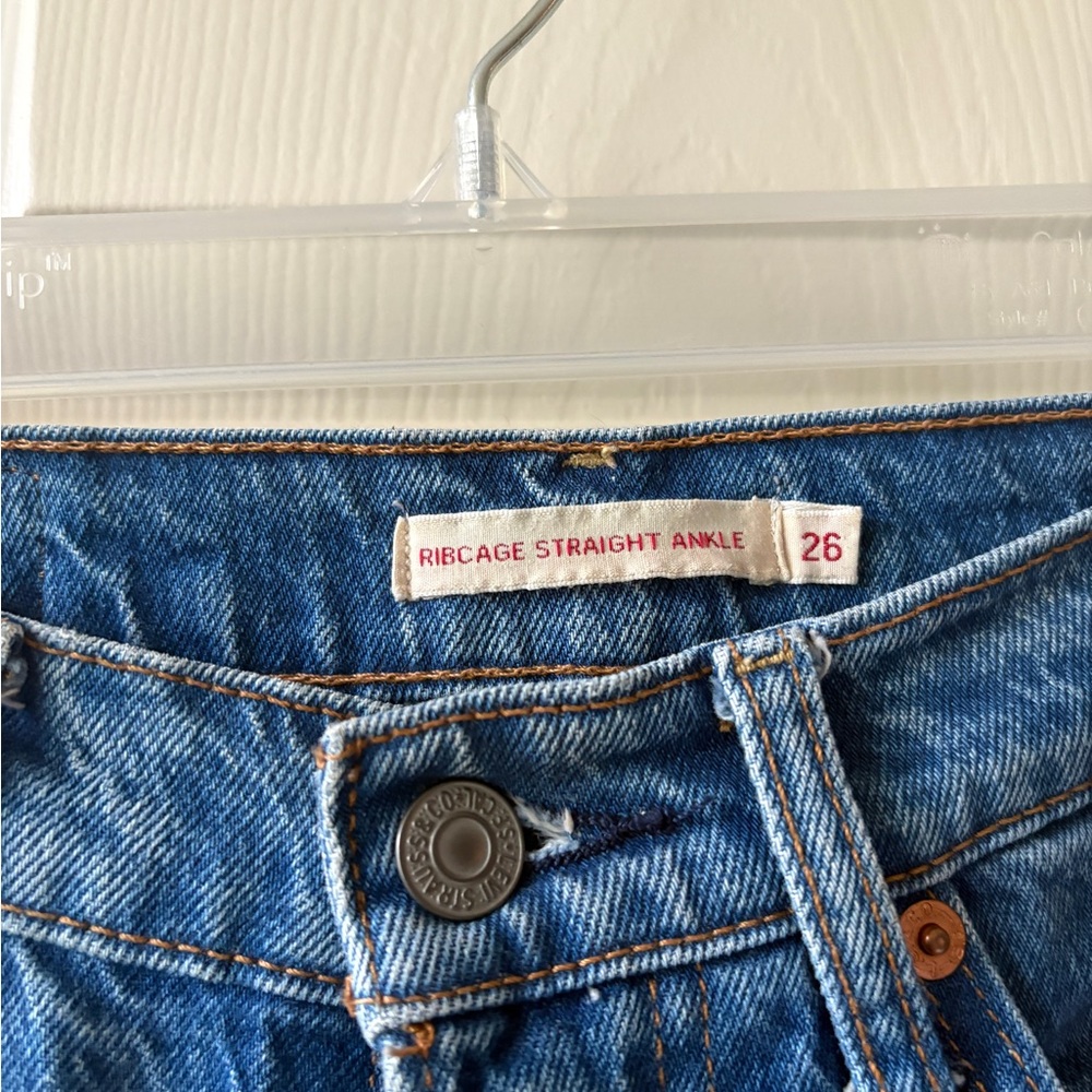 Levi’s Ribcage Jeans - Picture 4 of 4